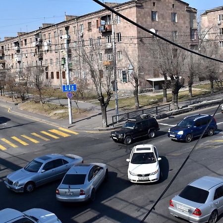 Напротив Спортивно-Концертного Комплекса Leilighet Jerevan Eksteriør bilde